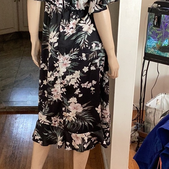 Midi length floral dress🌺🌸💖💝 - Picture 6 of 9